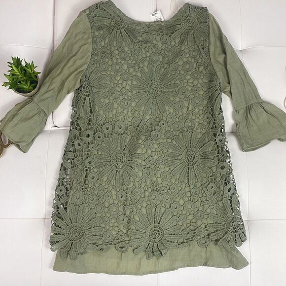 Boutique Lace Floral Overlay 3/4 Sleeve Tunic Top Size S NWT - Picture 7 of 8